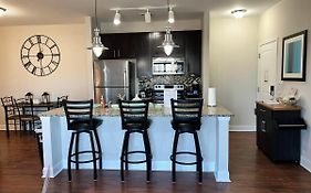 Serene **Uptown** 2Br/2Ba Apartment